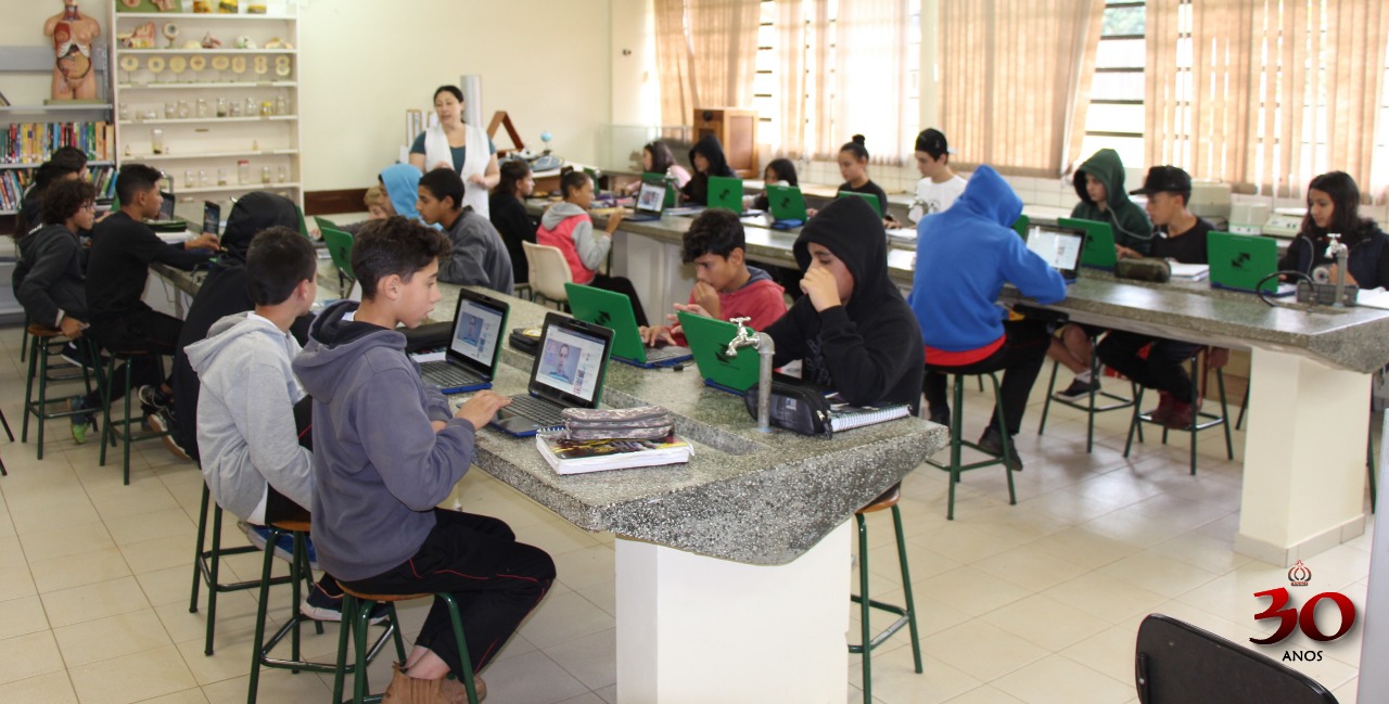 Aula de ciências com uso do Laboratório Móvel