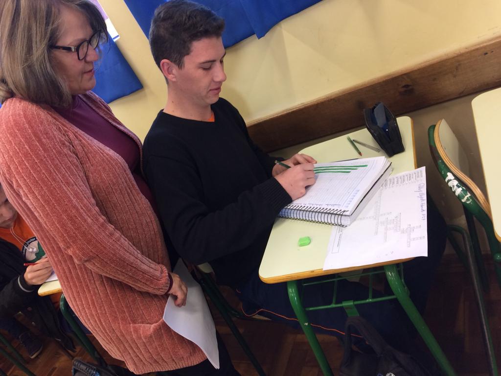Alunos do Ensino Médio do Colégio Est. Ver. Heitor Rocha Kramer realizam atividades de nivelamento e identificação das fragilidades dos descritores da Prova Paraná.
