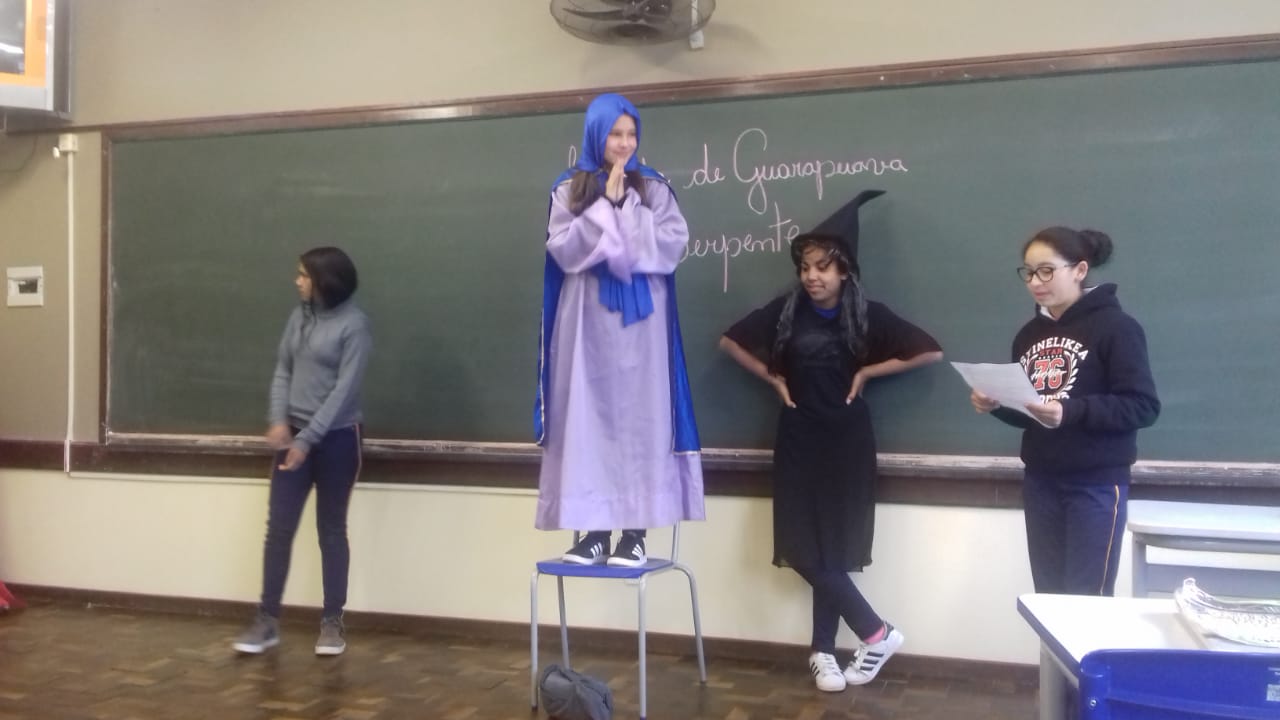 Alunos do 8º Ano, do Ensino Fundamental, do Colégio Estadual Rui Barbosa, trabalham Lendas Guarapuavanas durante as aulas de Literatura.