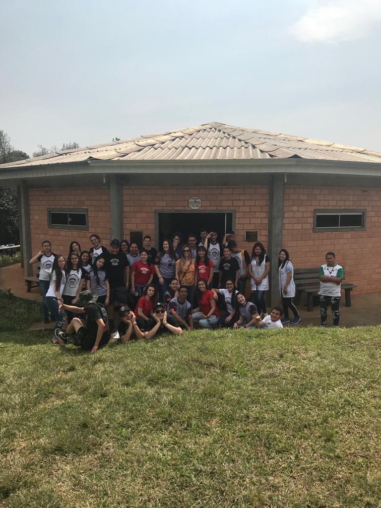 Aula de campo na disciplina de Sociologia: uma visita à ONG Outro Olhar.
