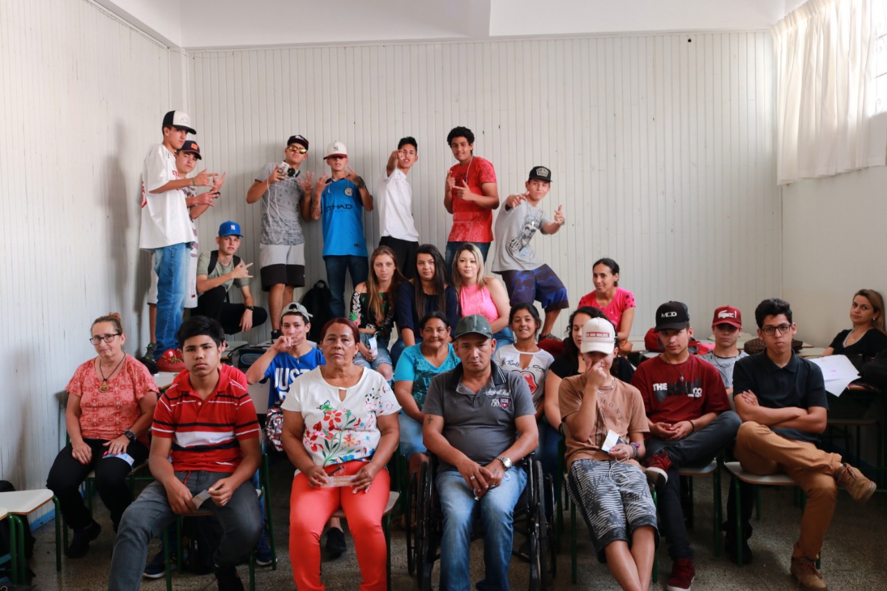 Parceria entre CEEBJA Guarapuava e UNICENTRO proporciona oficinas aos alunos