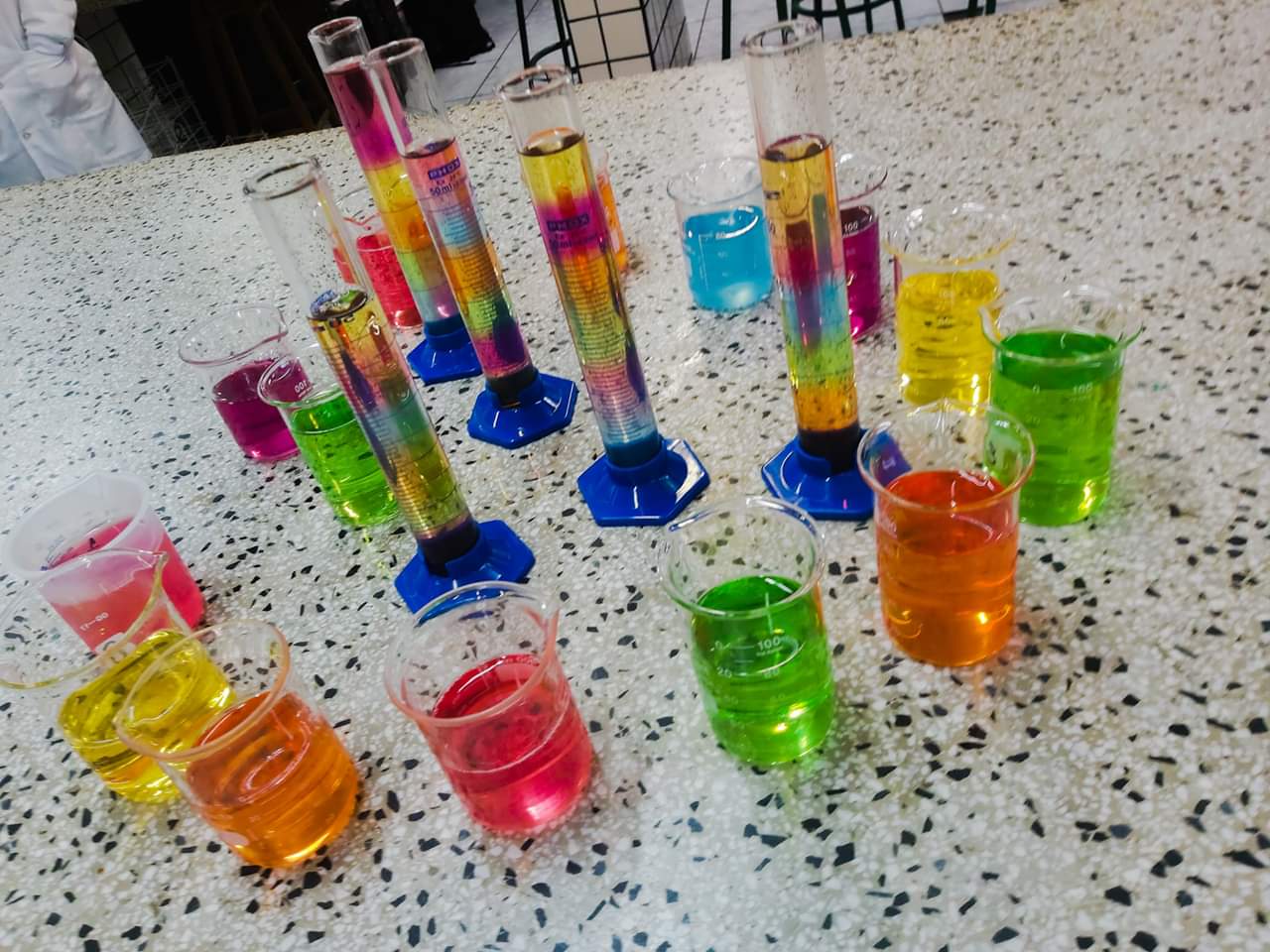 Curso Técnico em Química: aula prática sobre densidade.