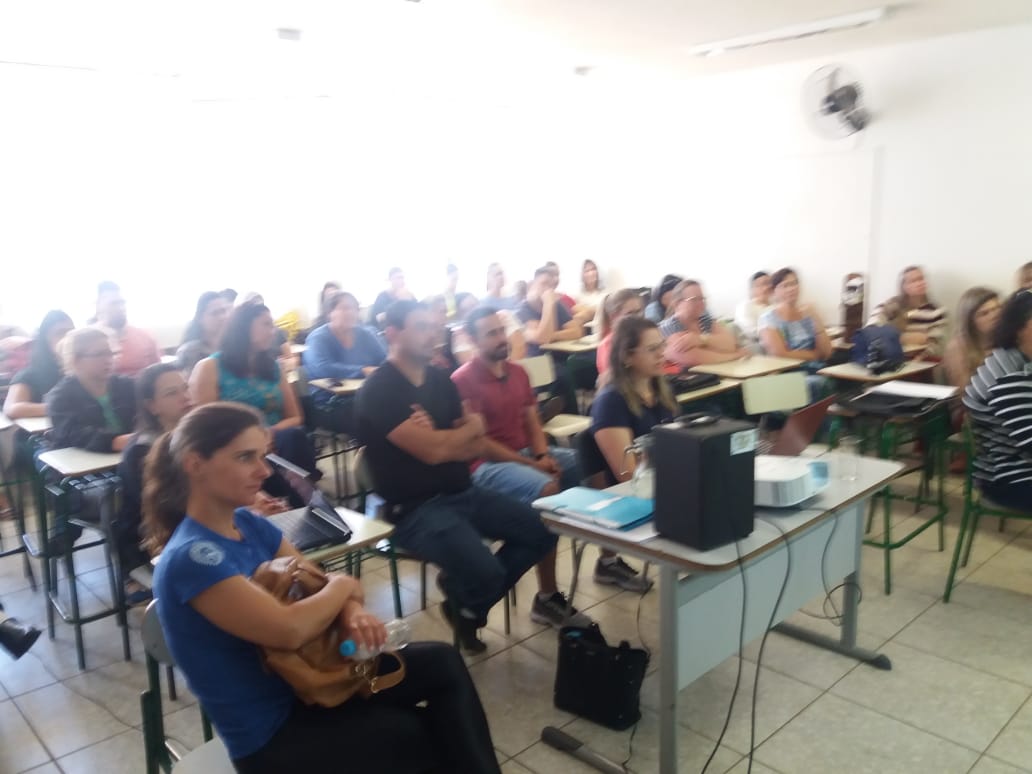 Profissionais do Colégio Estadual Santo Antonio participam da palestra motivacional: “Relações interpessoais e a relação de si mesmo”.