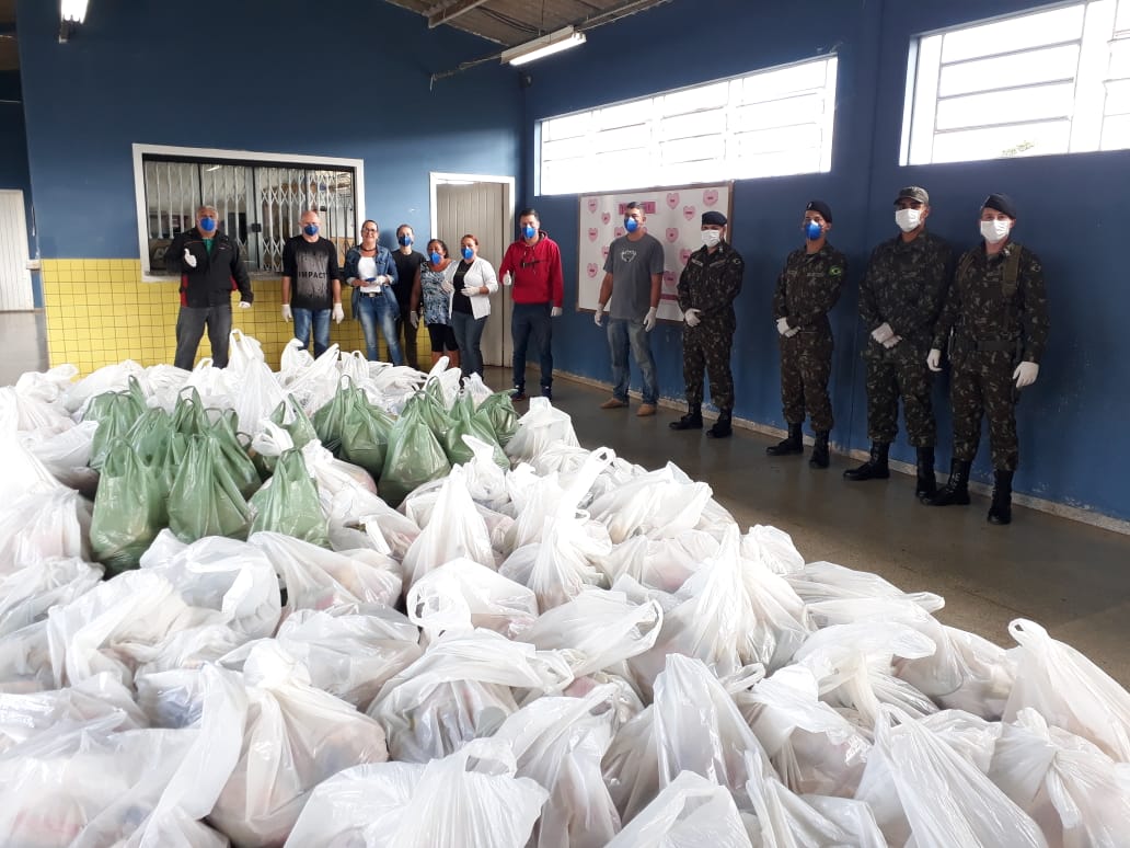 Instituições de Ensino Estaduais distribuem kits de alimentos