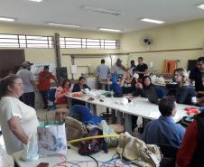 Cursistas do Profuncionário realizando aula prática