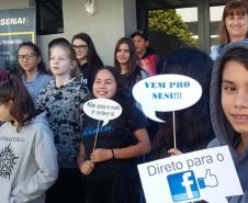 Alunos do Colégio Est. Prof. Amarílio em atividades no Sesi.
