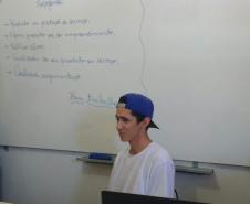 Alunos da Sala de Recursos trabalhando o gênero textual: Propaganda
