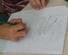 Alunos da Sala de Recursos trabalhando o gênero textual: Propaganda
