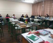 Alunos da 2ª Série A, em uma roda de conversa sobre obras literárias