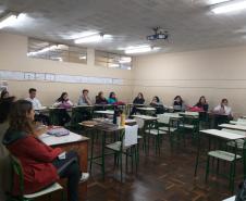 Alunos da 2ª Série A, em uma roda de conversa sobre obras literárias