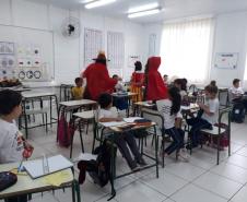 Alunos dos 7º Anos em uma “Releitura dos Contos de Fadas”.