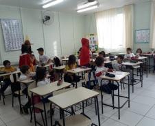 Alunos dos 7º Anos em uma “Releitura dos Contos de Fadas”.