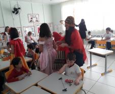 Alunos dos 7º Anos em uma “Releitura dos Contos de Fadas”.