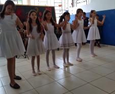 Colégio Estadual Profª Izabel rende homenagem às mães