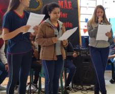 Colégio Estadual Profª Izabel rende homenagem às mães