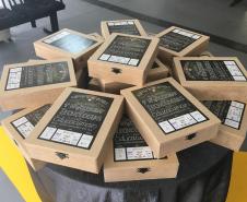 Em parceria com o Projeto Ciência, Tecnologia e Inovação da UNICENTRO, sob orientação do Professor Dr. Ricardo Yoshimitsu Miyahara e apoio da Professora Ms. Katia Santos, os bolsistas do projeto irão dar formação de Arduino aos professores da rede estadual de ensino.