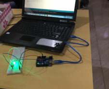 Em parceria com o Projeto Ciência, Tecnologia e Inovação da UNICENTRO, sob orientação do Professor Dr. Ricardo Yoshimitsu Miyahara e apoio da Professora Ms. Katia Santos, os bolsistas do projeto irão dar formação de Arduino aos professores da rede estadual de ensino.