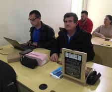 Em parceria com o Projeto Ciência, Tecnologia e Inovação da UNICENTRO, sob orientação do Professor Dr. Ricardo Yoshimitsu Miyahara e apoio da Professora Ms. Katia Santos, os bolsistas do projeto irão dar formação de Arduino aos professores da rede estadual de ensino.