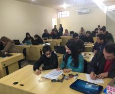 Em parceria com o Projeto Ciência, Tecnologia e Inovação da UNICENTRO, sob orientação do Professor Dr. Ricardo Yoshimitsu Miyahara e apoio da Professora Ms. Katia Santos, os bolsistas do projeto irão dar formação de Arduino aos professores da rede estadual de ensino.