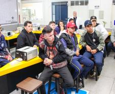 Alunos do curso Técnico em Eletromecânica do Colégio Estadual Francisco Carneiro Martins visitam o Centro Universitário Campo Real
