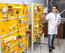 Alunos do curso Técnico em Eletromecânica do Colégio Estadual Francisco Carneiro Martins visitam o Centro Universitário Campo Real
