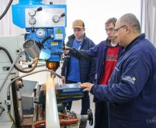Alunos do curso Técnico em Eletromecânica do Colégio Estadual Francisco Carneiro Martins visitam o Centro Universitário Campo Real
