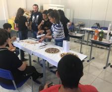 Alunos do Colégio Estadual Joanna Lechiw Thomé realizam Atividade Prática com base nos descritores da Prova Paraná.
