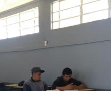 Aula prática de Física, no Colégio Estadual do Campo Prof. Luiz Andrade.
