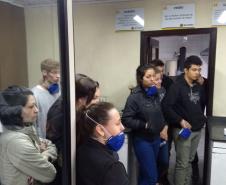 Alunos do curso Técnico em Química, do Colégio Estadual Francisco Carneiro Martins, participaram de visita técnica à Indústria Alphacarbo