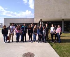 Alunos dos 3º e 4º Anos, do curso Técnico em Química, modalidade Subsequente realizam visita técnica à Polícia Científica do Paraná.
