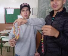 Alunos das 1ª Séries, do Colégio Estadual de Educação Profissional Arlindo Ribeiro - Agrícola, aprendem sobre genética de forma lúdica.