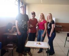 Alunos das 1ª Séries, do Colégio Estadual de Educação Profissional Arlindo Ribeiro - Agrícola, aprendem sobre genética de forma lúdica.