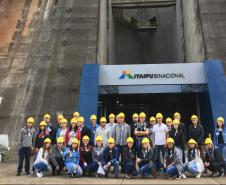 Alunos do C.E. Ana Vanda Bassara realizam visita técnica na Itaipu Binacional, Universidade Unilla e Cataratas do Iguaçu.