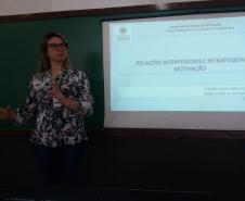 Profissionais do Colégio Estadual Santo Antonio participam da palestra motivacional: “Relações interpessoais e a relação de si mesmo”.