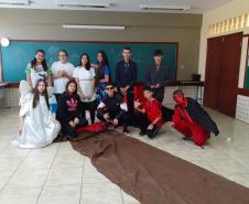 Da crítica social e política da sociedade atual à dramatização: uma prática dos alunos do C.E. do Campo Prof. Maria de Jesus P. Guimarães