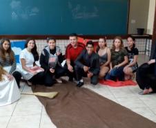 Da crítica social e política da sociedade atual à dramatização: uma prática dos alunos do C.E. do Campo Prof. Maria de Jesus P. Guimarães