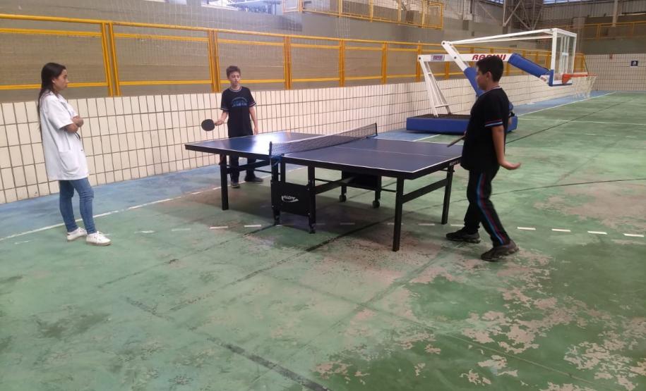 Alunos do Colégio Est. Prof. Amarílio em atividades no Sesi.