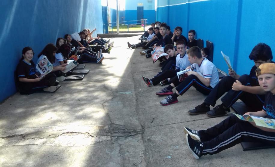 Projeto de leitura "A LEITURA LEVA AO INFINITO E ALÉM mmm.."