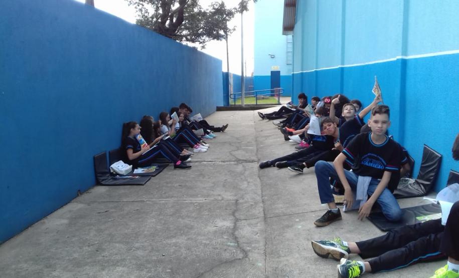 Projeto de leitura "A LEITURA LEVA AO INFINITO E ALÉM mmm.."