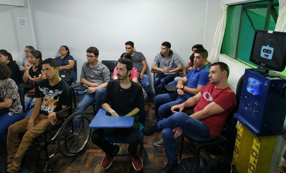 Apresentação dos cursos técnicos do Colégio Est. Ana Vanda Bassara no CEEBJA Guarapuava