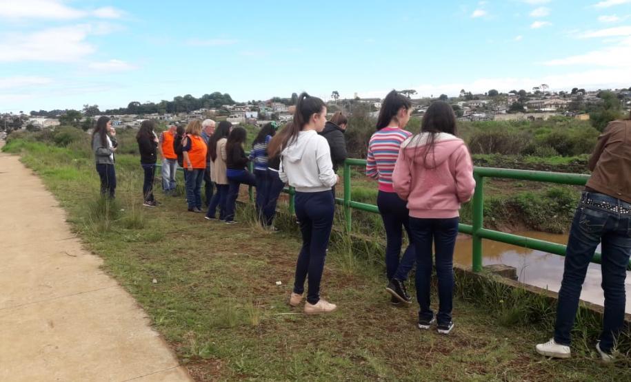 Alunos do curso Técnico em Meio Ambiente realizam saída de campo