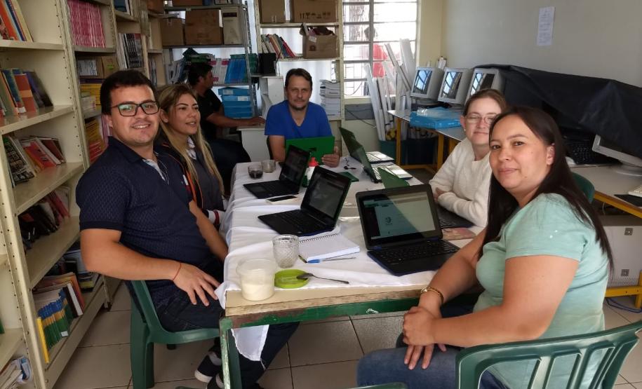 Formação Laboratório Móvel com professores do Colégio Antonia Ayres Antonichen