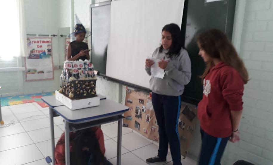 Alunos dos 7º Anos em uma “Releitura dos Contos de Fadas”.