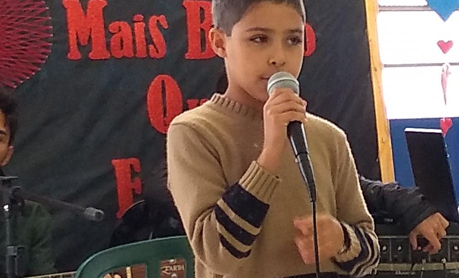 Colégio Estadual Profª Izabel rende homenagem às mães