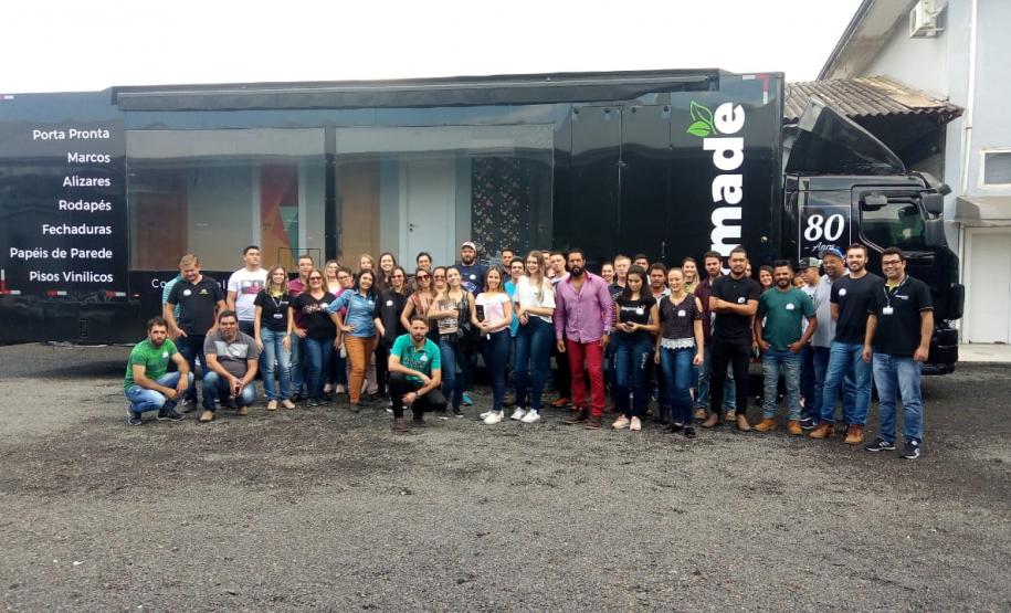 Alunos do curso Técnico em Edificações em visita à empresa Pormade