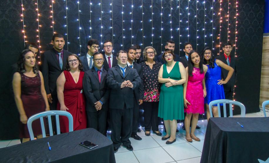 Noite de autógrafos no CEEBJA Guarapuava