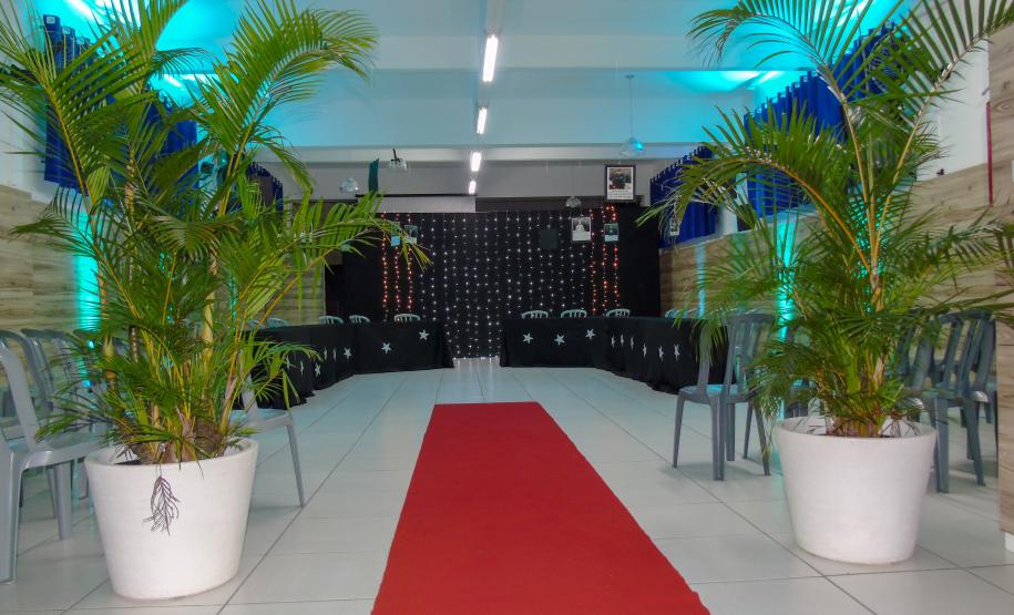 Noite de autógrafos no CEEBJA Guarapuava