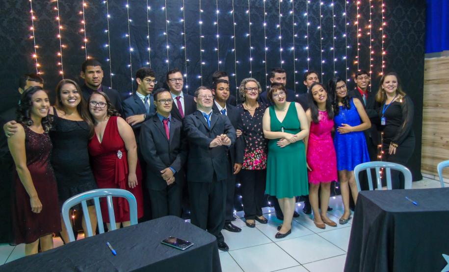 Noite de autógrafos no CEEBJA Guarapuava