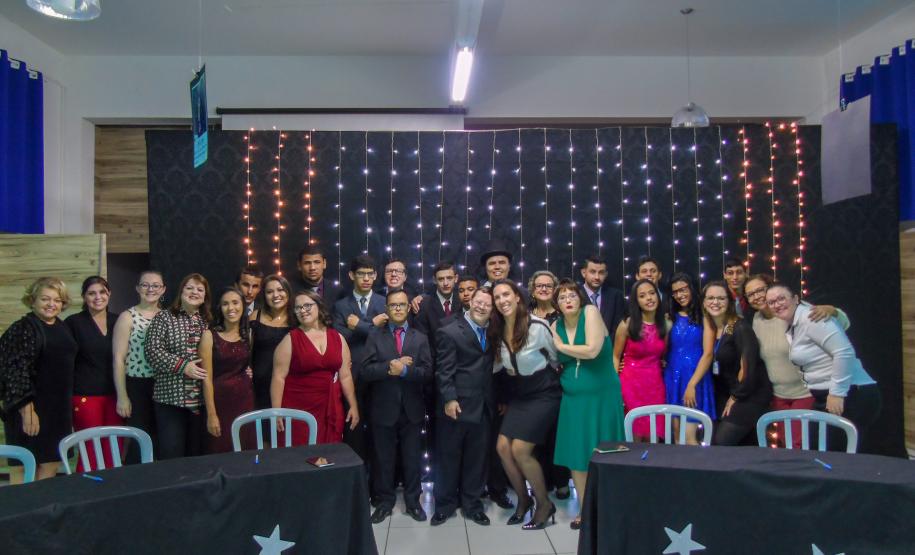 Noite de autógrafos no CEEBJA Guarapuava