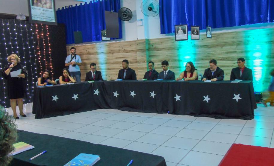 Noite de autógrafos no CEEBJA Guarapuava